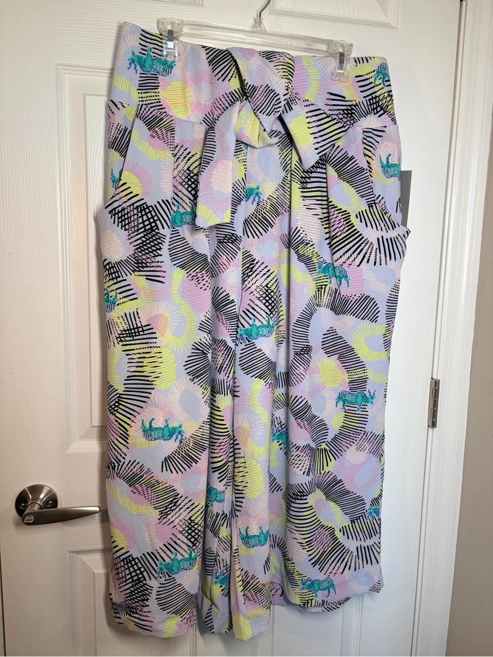 NWT! Melissa McCarthy Seven7 Multicolor Abstract Print Pants